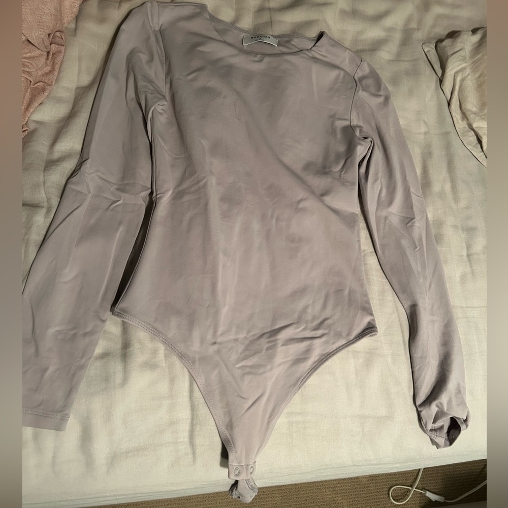 Aritzia Contour Crew Longsleeve Body Suit - Size Small